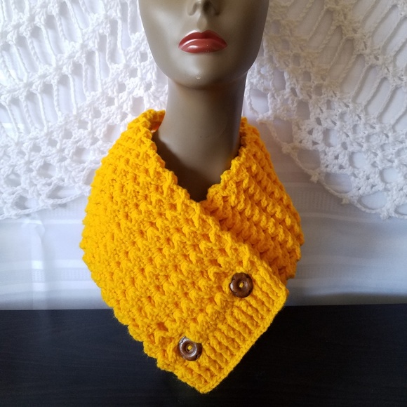 Scarf, Cowl - Picture 1 of 4